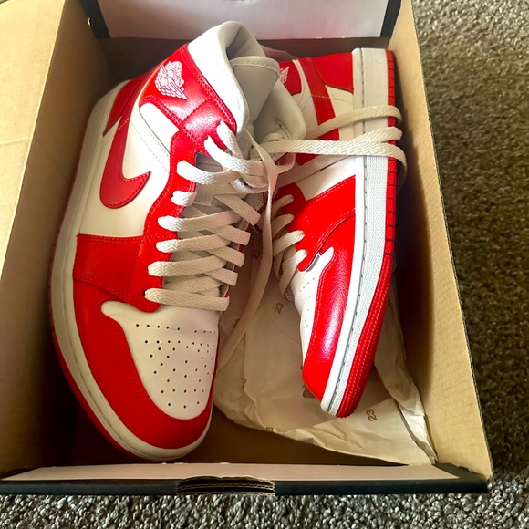 Jordan Shoes - Orange air Jordan’s men’s and women’s shoe since 8 women’s size 6.5 men’s